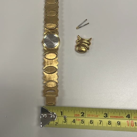 Anne Klein Gold Tone heavy Watch with Extra Links / vintage - Picture 7 of 8